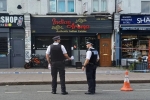 London: 2 thiếu niên vô cớ tạt xăng vào thực khách rồi châm lửa đốt
