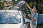 Hàng triệu tài xế có thể bị phạt tới £1,000 nếu rửa xe tại nhà từ vòi nước máy