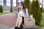 Rải hàng trăm đơn xin việc, nhận 0 phản hồi: Cú sốc đầu đời của tân cử nhân Anh