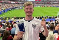 Dốc hết tiền mua nhà để đi theo tuyển Anh khắp World Cup