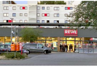 Căng thẳng suốt đêm tại Berlin: Người phụ nữ bị khống chế làm con tin trong siêu thị