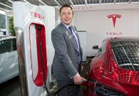Xe ô tô tự lái Tesla và cú lừa của ông Elon Musk
