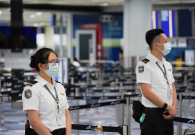 Hành khách đi khập khiễng ở sân bay, điều tra phát hiện cả đường dây buôn lậu vàng