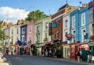 Đang thay đồ trong nhà riêng trên con đường nổi tiếng ở Notting Hill, phát hiện du khách chụp ảnh cửa sổ