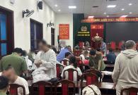 Mỹ trục xuất 110 người Việt về Nội Bài