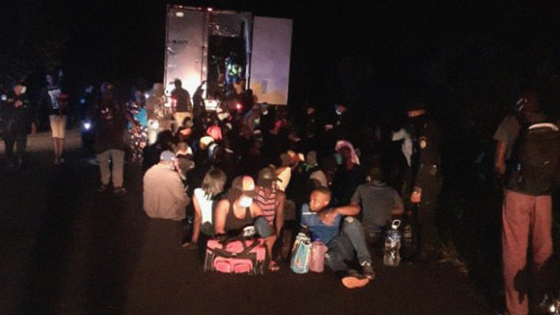 hang tram nguoi di cu trong container khoa chat