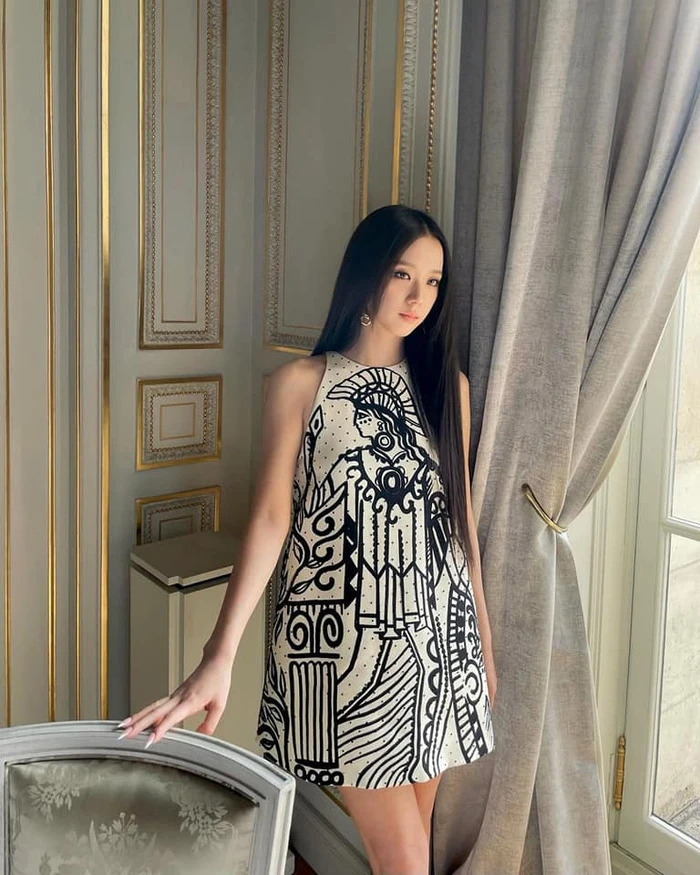 jisoo blackpink dior paris fashion week 2021