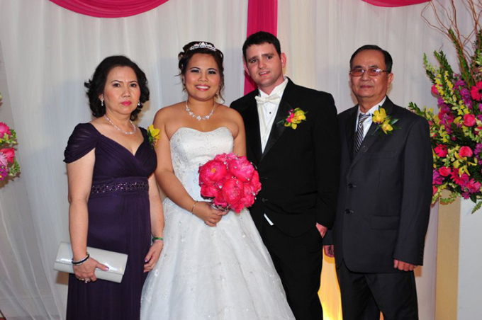 trai tay xoa hinh xam de lay vo viet 1