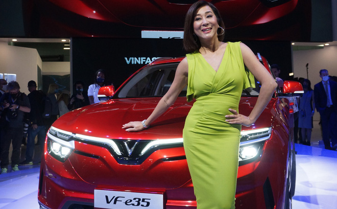 MC Nguyen Cao Ky Duyen mua Vinfast 1