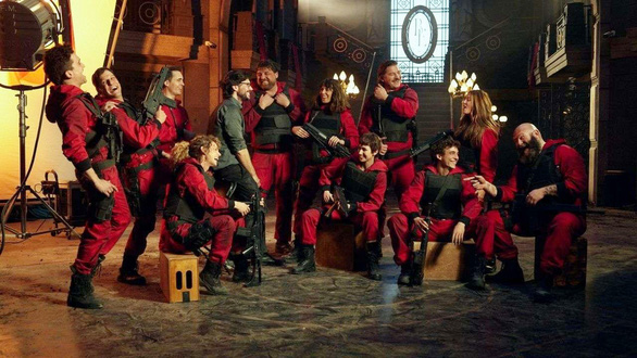 money heist mua 5 phan 2