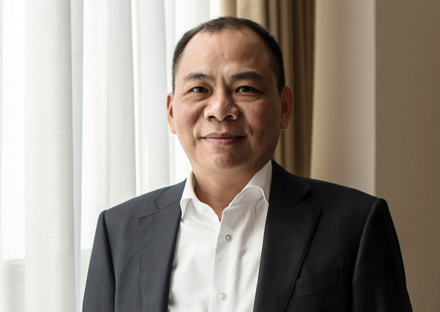 ty phu pham nhat vuong tung pha san