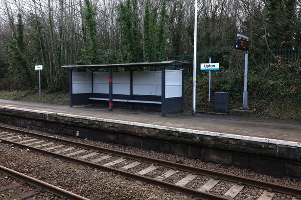 Upton train station nha ga ma o merseyside 1