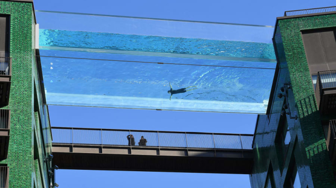ho boi sky pool Embassy Gardens