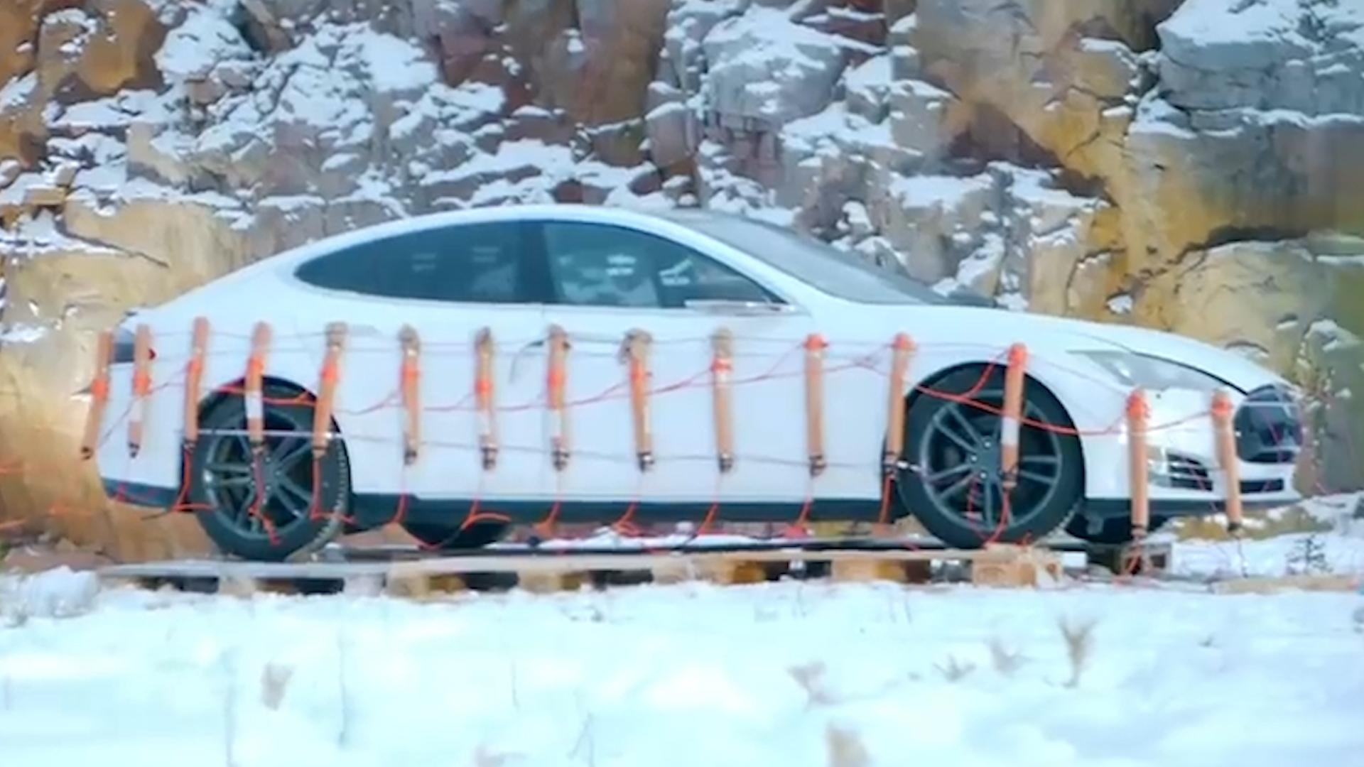 no tung xe tesla 1