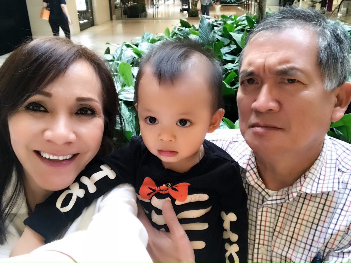 gia dinh viet chien thang covid 1