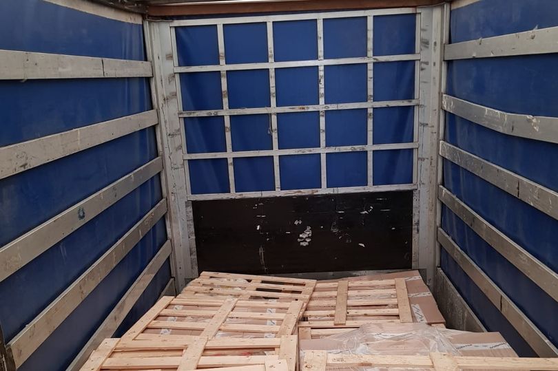 0 M25 Lorry 2 inside 1