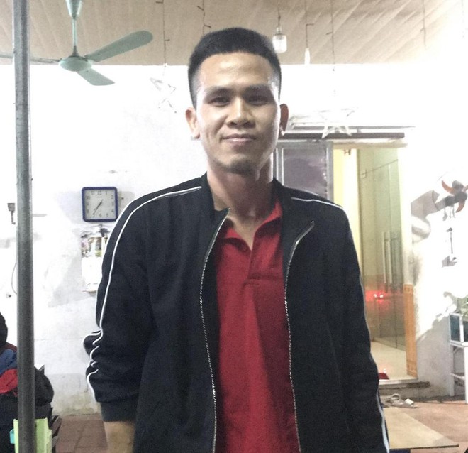 chan dung nguoi hung cuu be gai 2 tuoi roi tu tang 12 chung cu o ha noi xuong