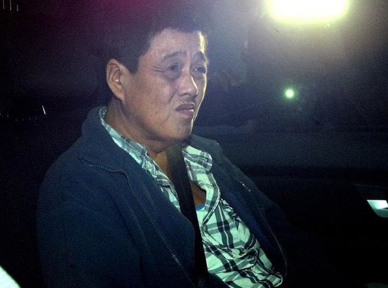 nhet kim khau vao dau tay