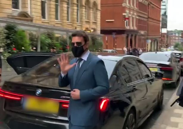 tom cruise bi an trom xe