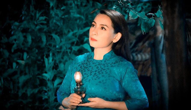 ca si phi nhung qua doi