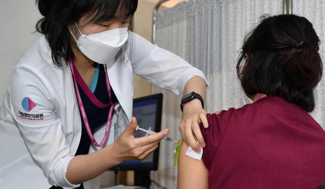 trao doi vaccine
