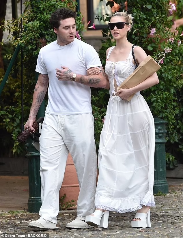 Nicola Peltz Beckham iphone 3G 3