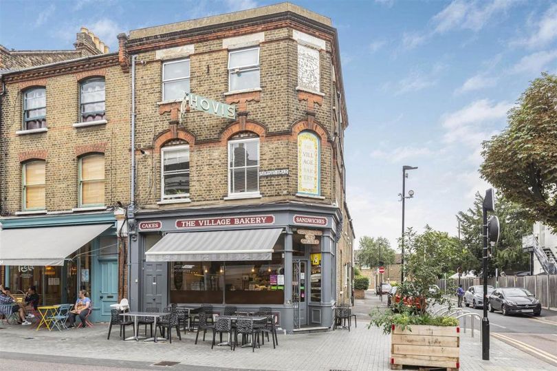cua hang ban o walthamstow 1