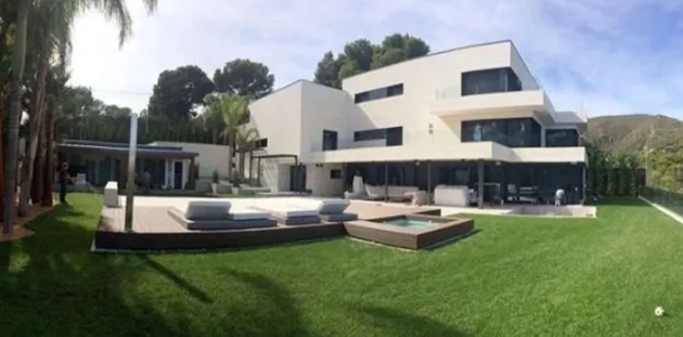 messi porsche design 1
