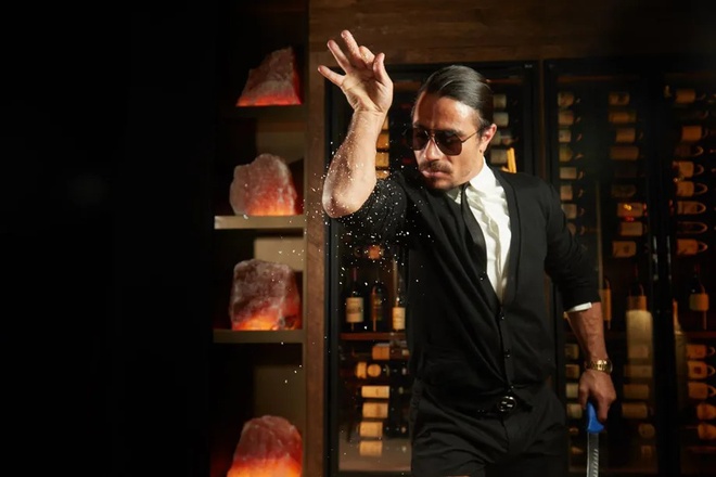 nguoi bieu tinh nha hang salt bae