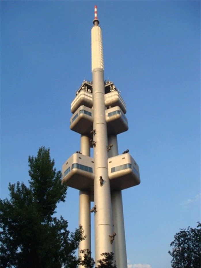 toa nha xau nhat 4