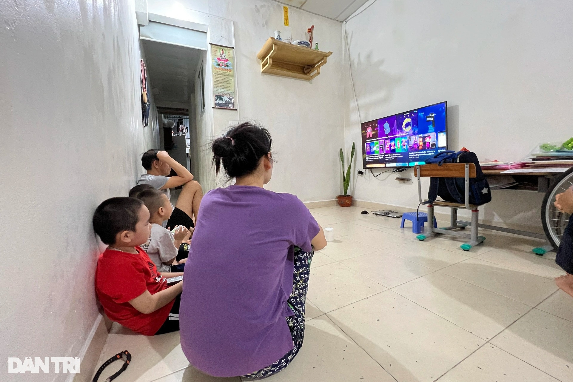 vo chong 3 con mua nha ha noi 1
