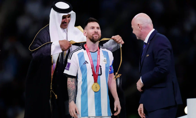 ao choang bisht messi 2