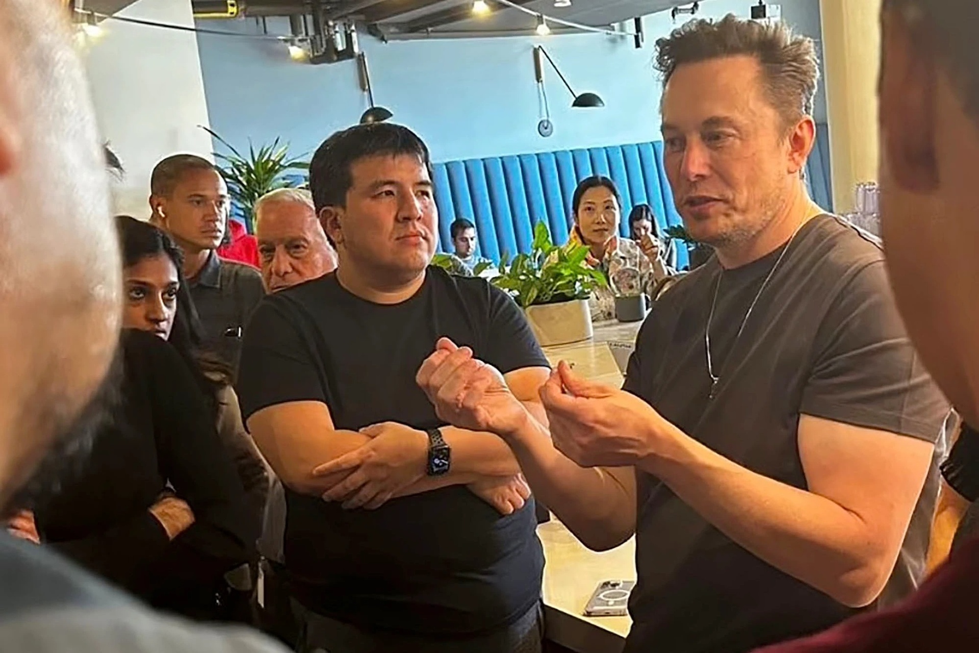 elon musk sa thai hang loat 1