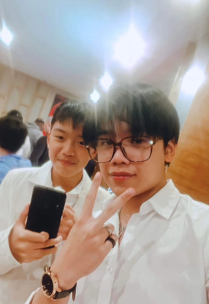 me ha noi ban nha du hoc cung con 1