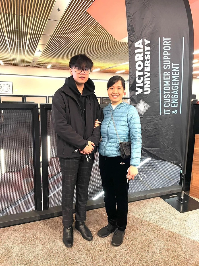 me ha noi ban nha du hoc cung con 1
