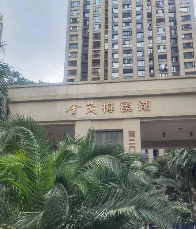 nha bi dong dat 2