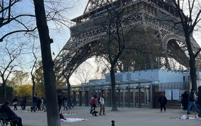 that vong voi thap eiffel 1