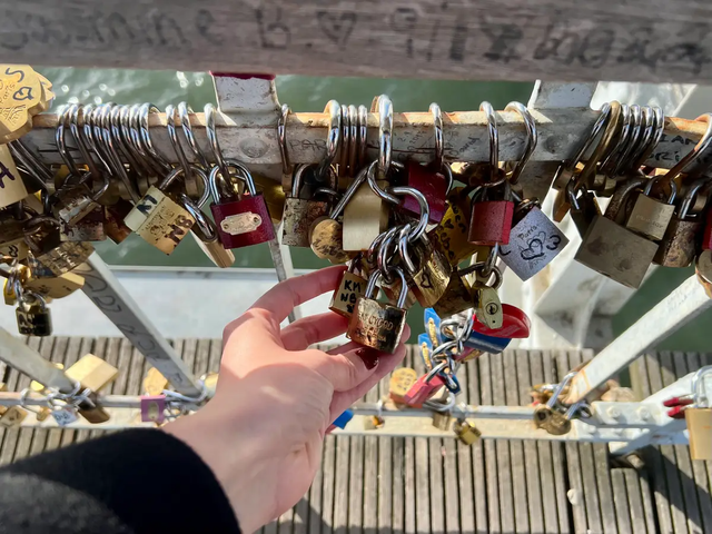 that vong voi thap eiffel 1