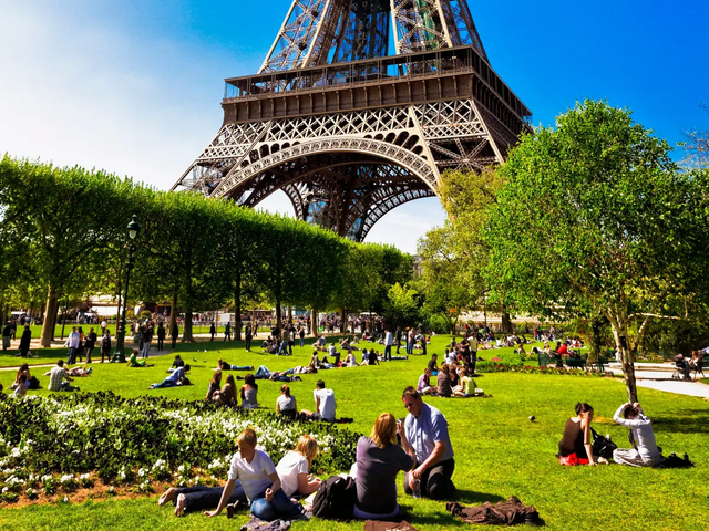 that vong voi thap eiffel 1