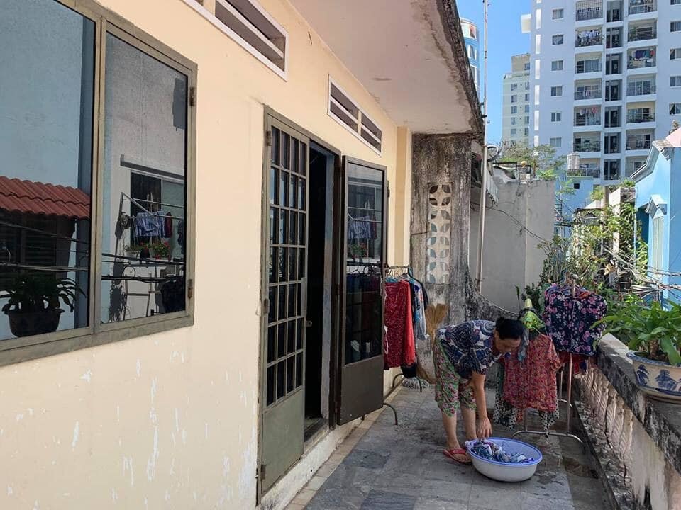 vo chong lon tuoi cai tao nha 25