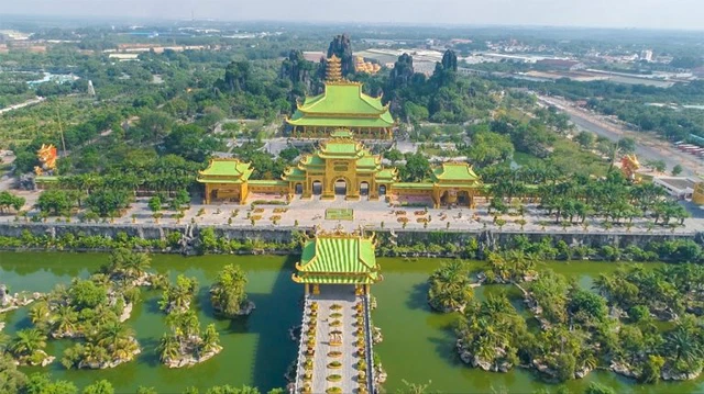 dai nam nguyen phuong hang 1