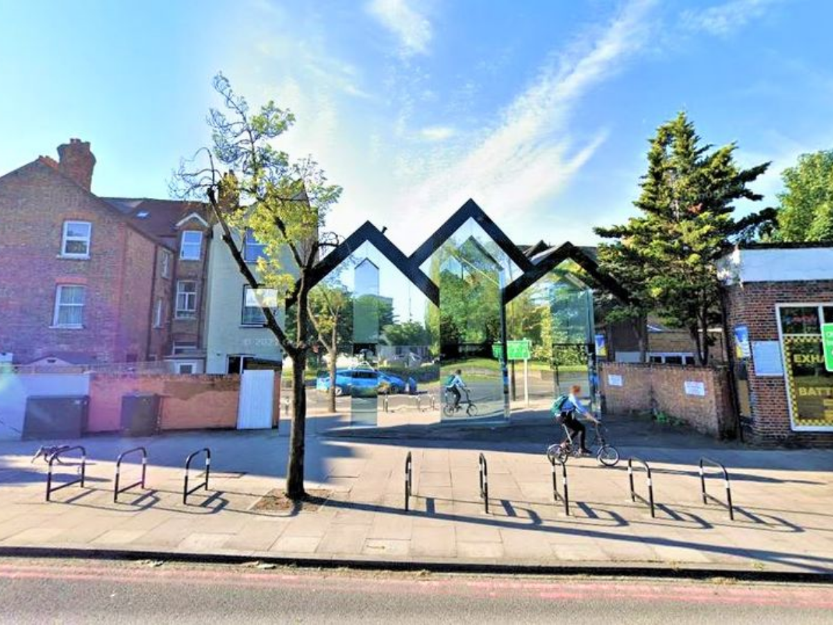 nha guong london 1