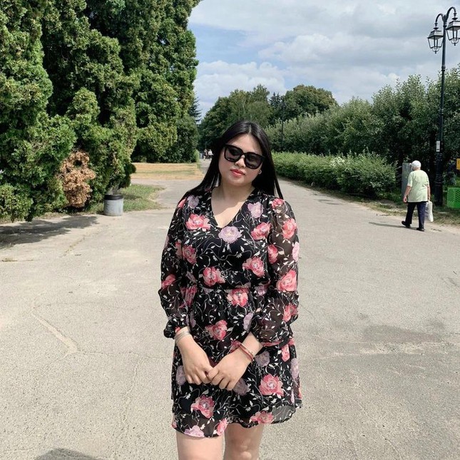 nu viet kieu bo lai tat ca o ukraine 1