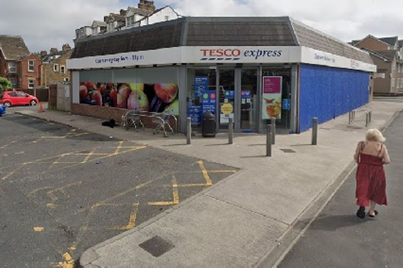 bat coc tre em o tesco express