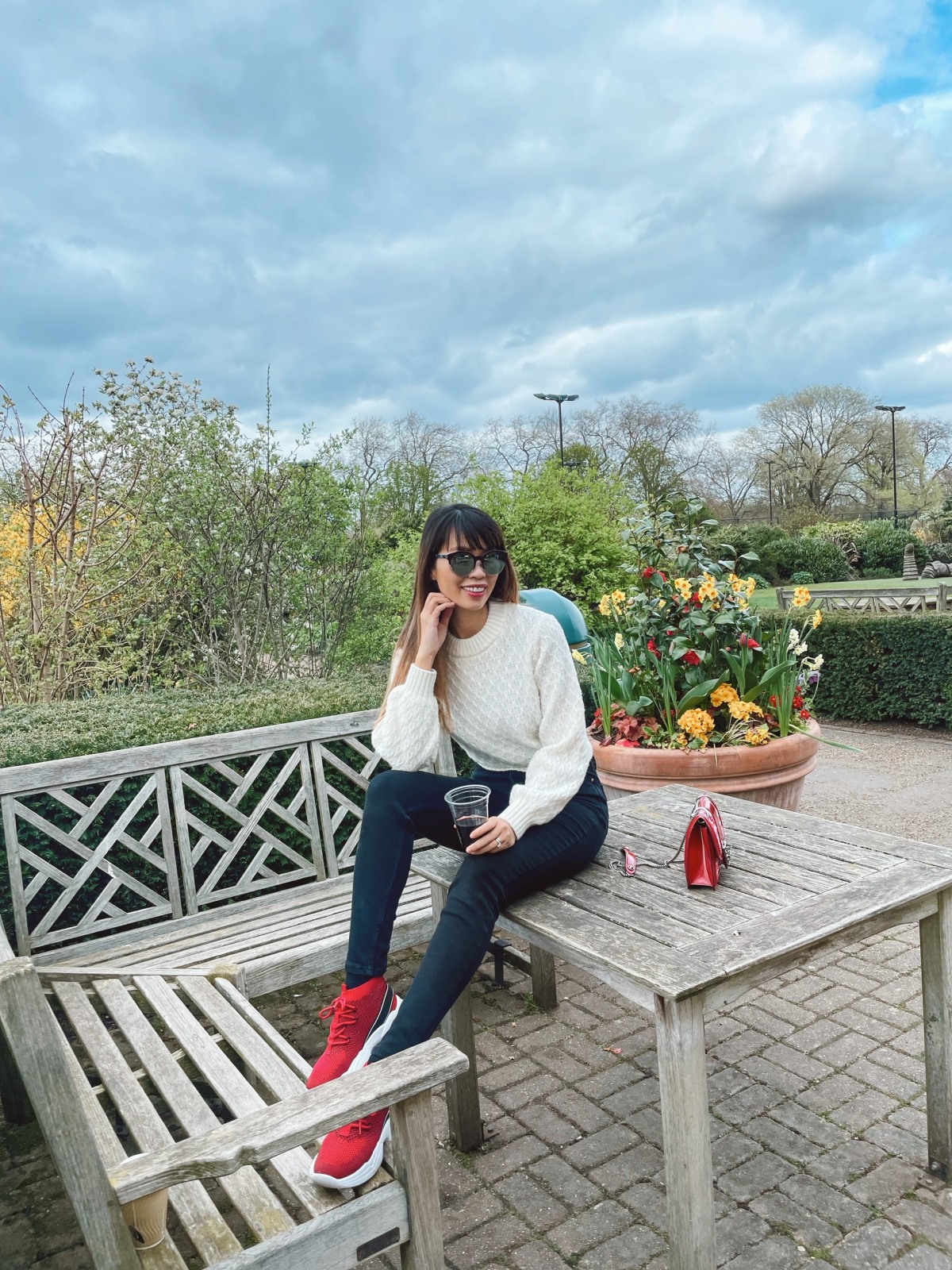 ha anh dua gia dinh sang london 0