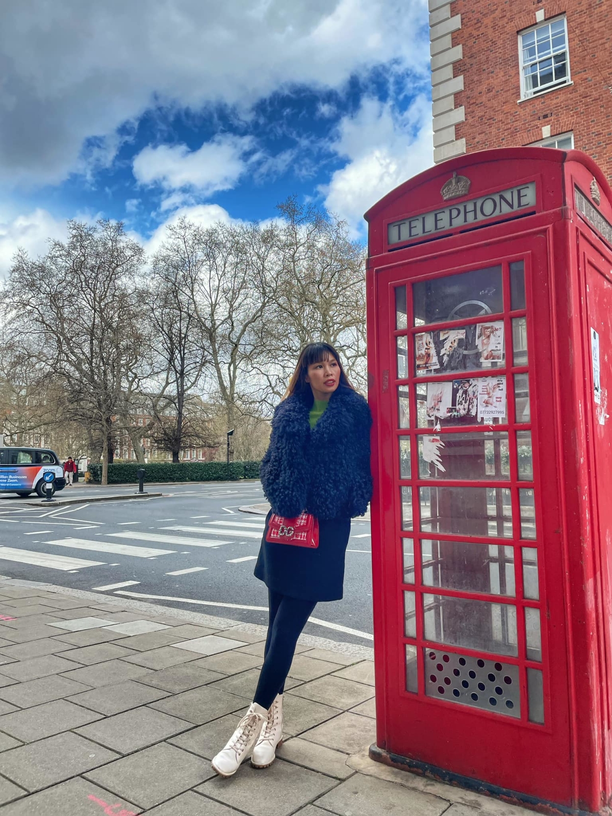 ha anh dua gia dinh sang london 0