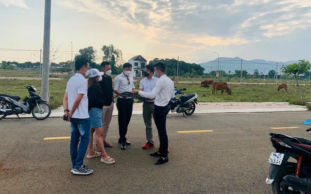 mua ban dat que lai tien ti