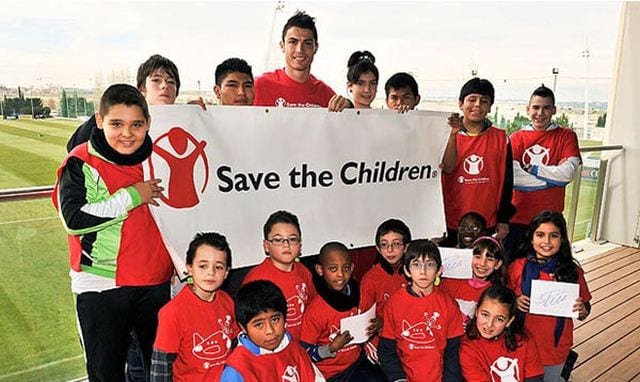 ronaldo dap vo dien thoai 1