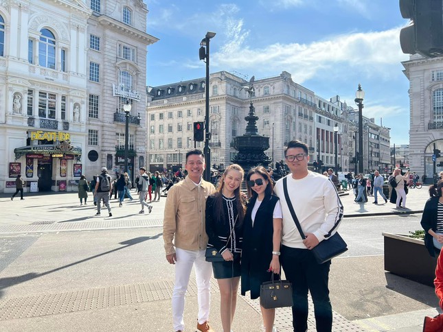 tuan hung bi dap vo kinh xe o london 5