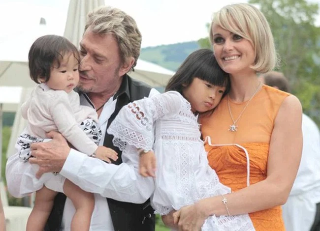 Jade Hallyday danh ca nguoi phap nhan nuoi 1